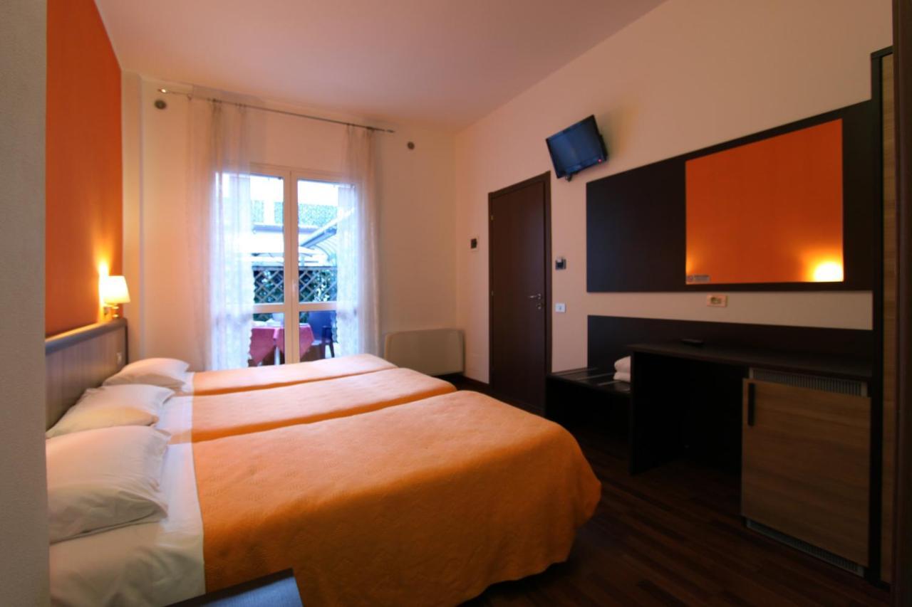 Lux Hotel Durante Milano Exteriör bild