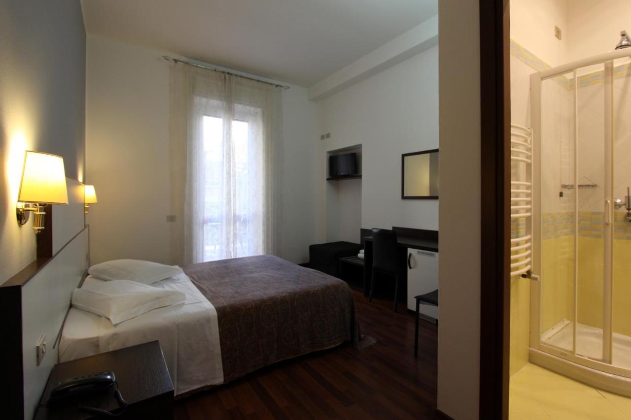 Lux Hotel Durante Milano Exteriör bild