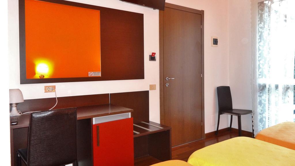 Lux Hotel Durante Milano Exteriör bild