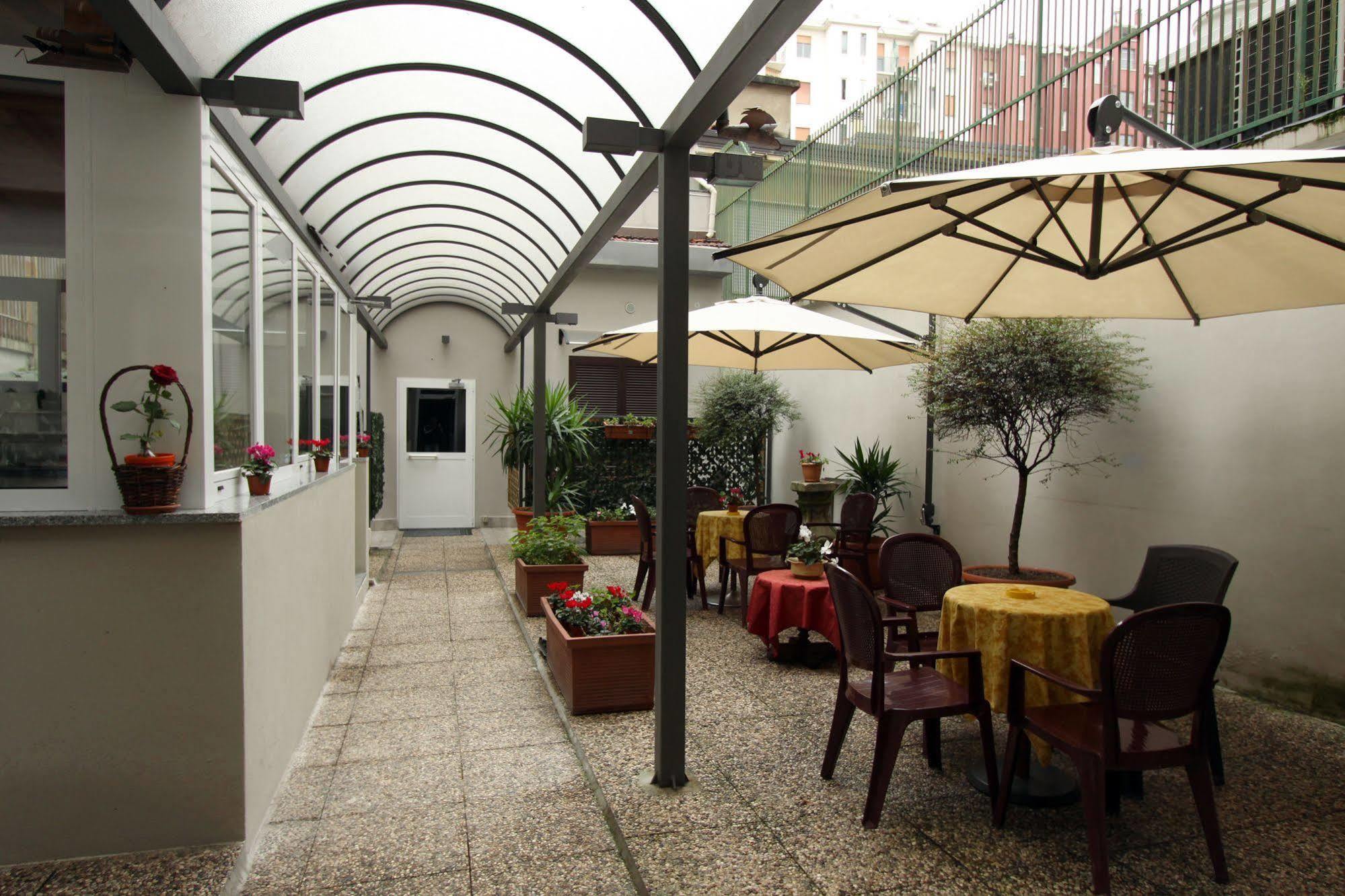 Lux Hotel Durante Milano Exteriör bild